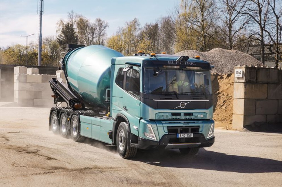 Volvo FH Aero Electric ellastbil med upp till 700 kilometers räckvidd.