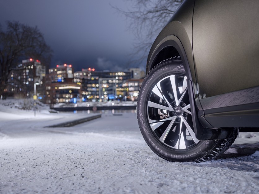 Dubbarna på vinterdäcket Nokian Hakkapeliitta 01.